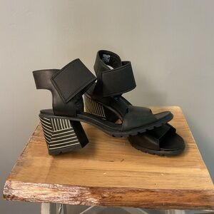 SOREL Nadia Black Leather Sandal size 8